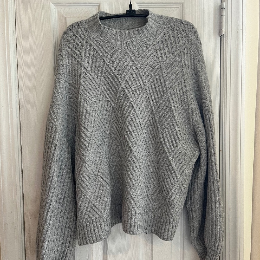 Forever 21 Gray Triangle-Patterned Sweater